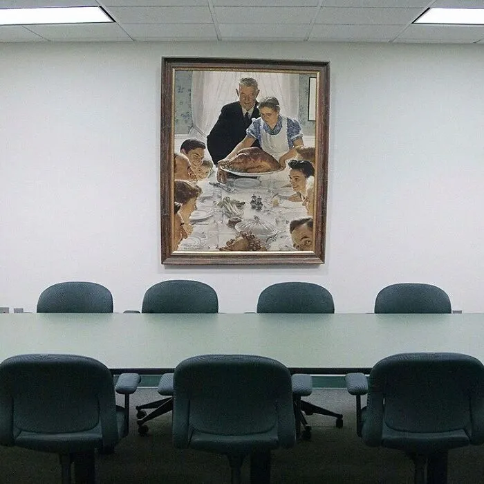 This Instagram Page Showcases The Contrast Between Great Art And Ugly Rooms (35 Posts)