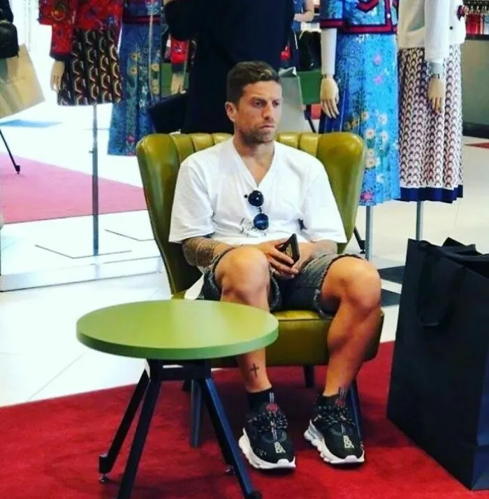 30 Times People Spotted Men Having A Miserable Time While Shopping And Just Had To Take A Pic (New Pics)