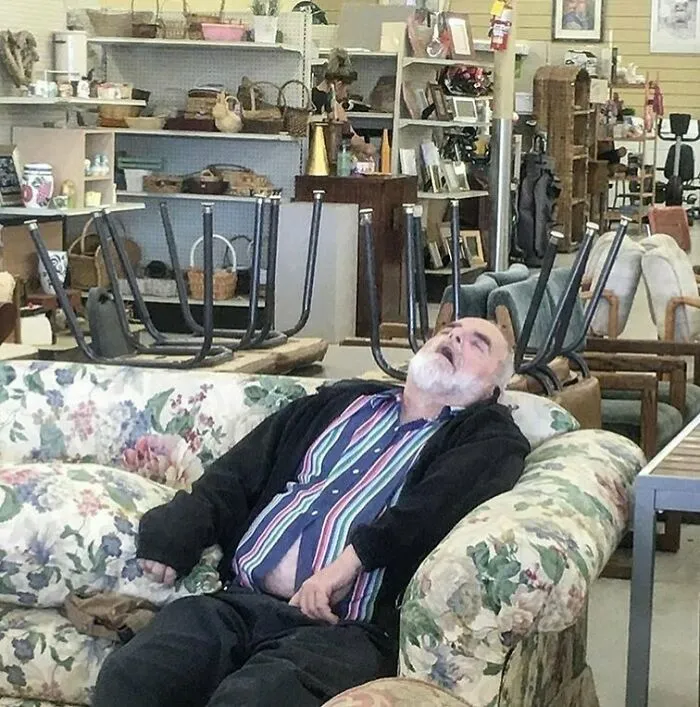 30 Times People Spotted Men Having A Miserable Time While Shopping And Just Had To Take A Pic (New Pics)