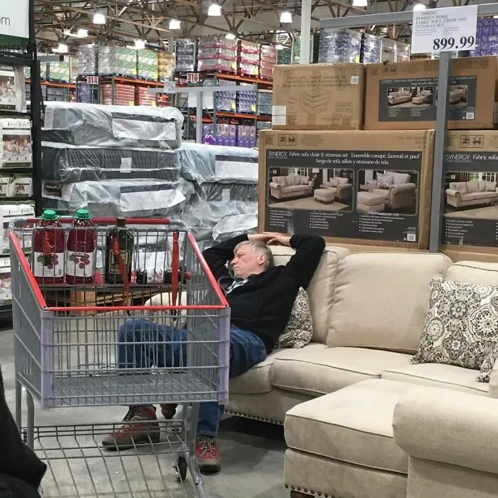 30 Times People Spotted Men Having A Miserable Time While Shopping And Just Had To Take A Pic (New Pics)