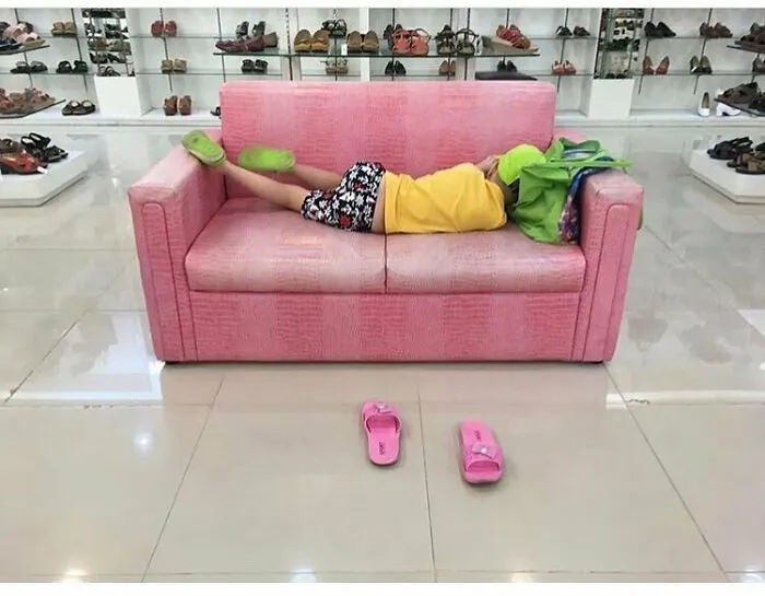 30 Times People Spotted Men Having A Miserable Time While Shopping And Just Had To Take A Pic (New Pics)