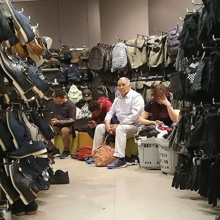 30 Times People Spotted Men Having A Miserable Time While Shopping And Just Had To Take A Pic (New Pics)