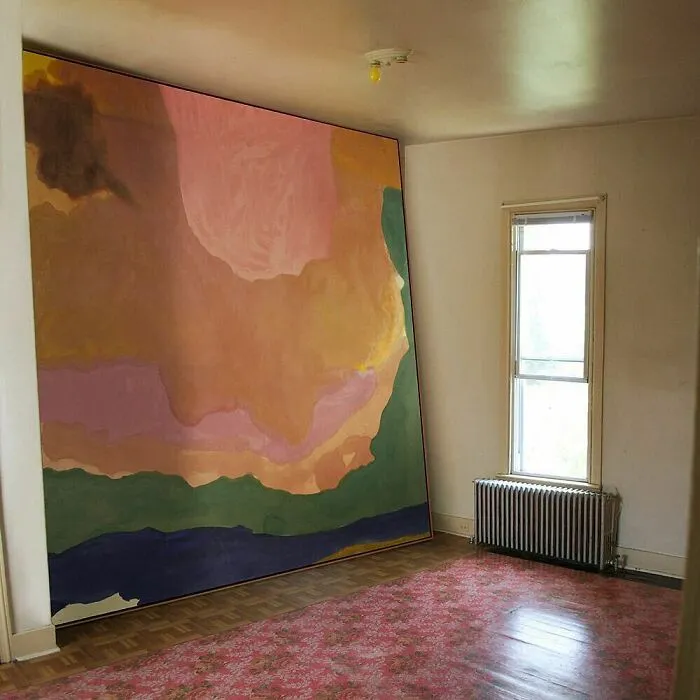 This Instagram Page Showcases The Contrast Between Great Art And Ugly Rooms (35 Posts)