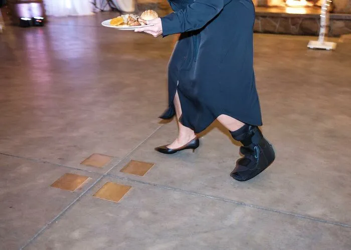 25 Unfiltered Wedding Pics By Ian Weldon That Are As Funny As They Are Chaotic (New Pics)