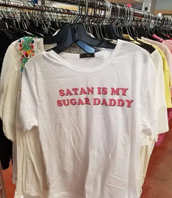 50 Times People Spotted The Most ‘Cursed Shirts’ In The Wild And Had To Share Them Online