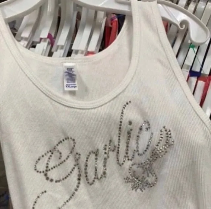 35 Camisetas "malditas" con mensajes tan raros que había que compartirlos