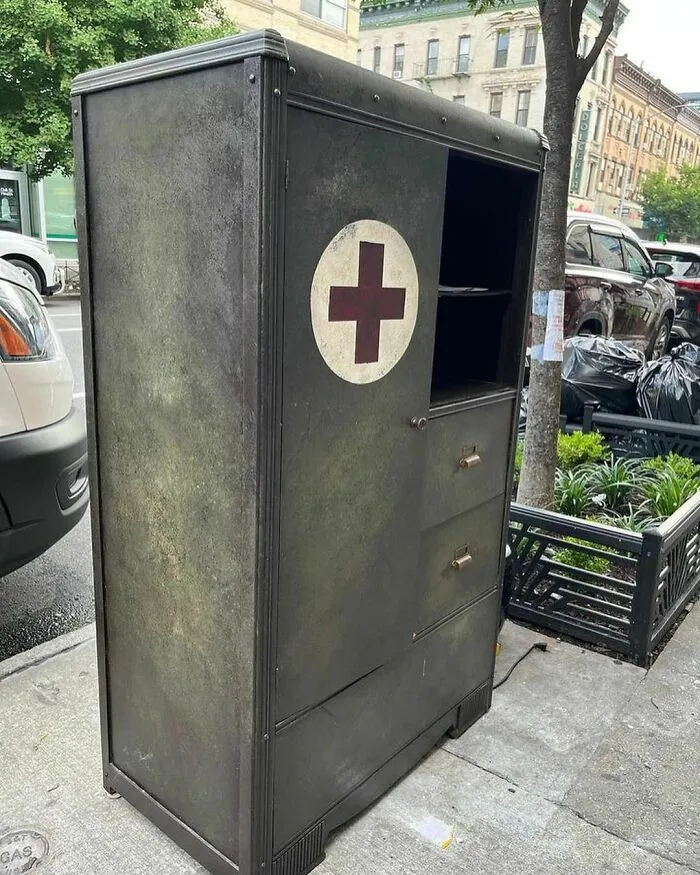 No Idea What To Say Here So… Caption Contest!! At Hart And Knickerbocker