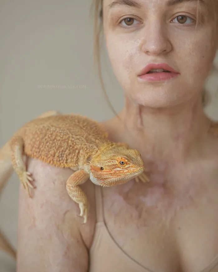 28 Images Showing The Incredible Bond Between Animals And People By This Photographer (New Pics)