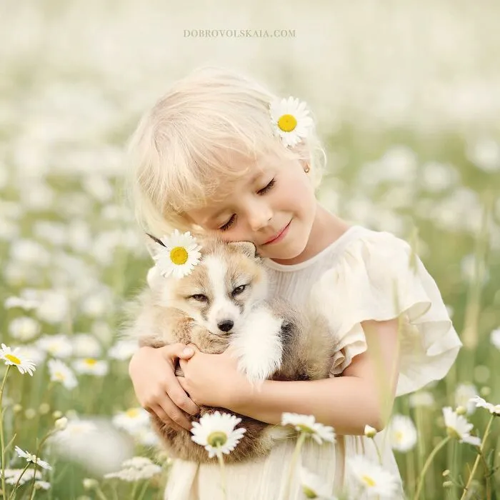 28 Images Showing The Incredible Bond Between Animals And People By This Photographer (New Pics)