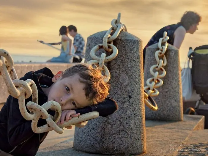 Saint Petersburg Photographer Documents The Bizarre Contrasts Of Russian Life (70 New Pics)