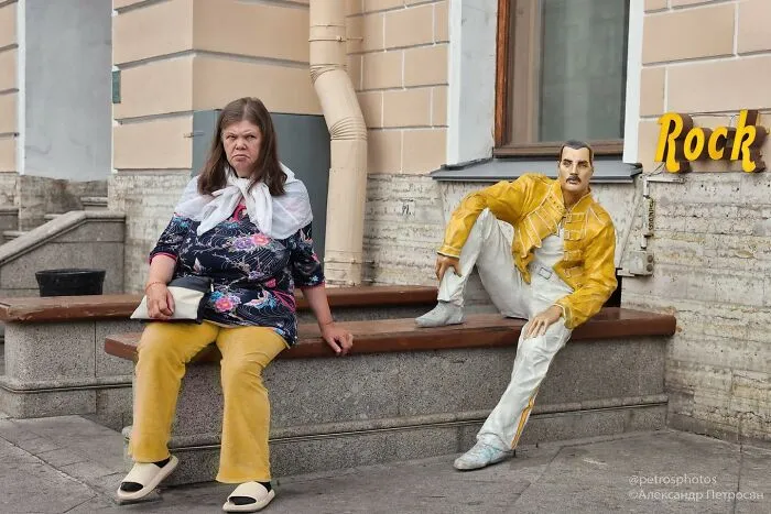 Saint Petersburg Photographer Documents The Bizarre Contrasts Of Russian Life (70 New Pics)