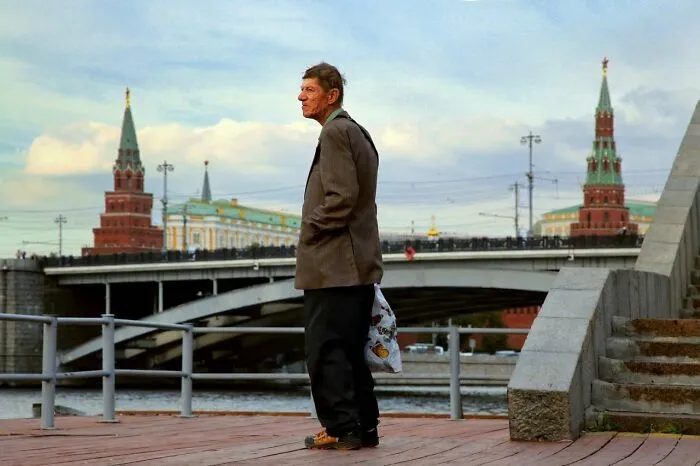 Saint Petersburg Photographer Documents The Bizarre Contrasts Of Russian Life (70 New Pics)