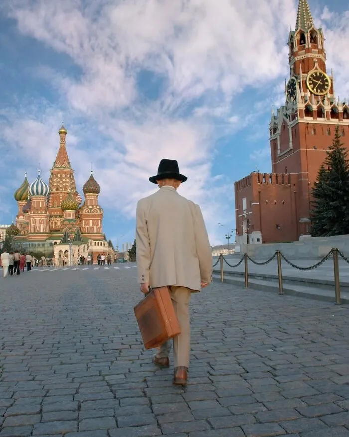 Saint Petersburg Photographer Documents The Bizarre Contrasts Of Russian Life (70 New Pics)