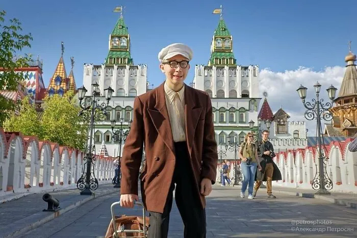 Saint Petersburg Photographer Documents The Bizarre Contrasts Of Russian Life (70 New Pics)