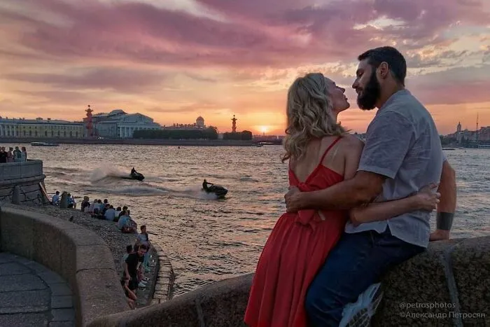 Saint Petersburg Photographer Documents The Bizarre Contrasts Of Russian Life (70 New Pics)