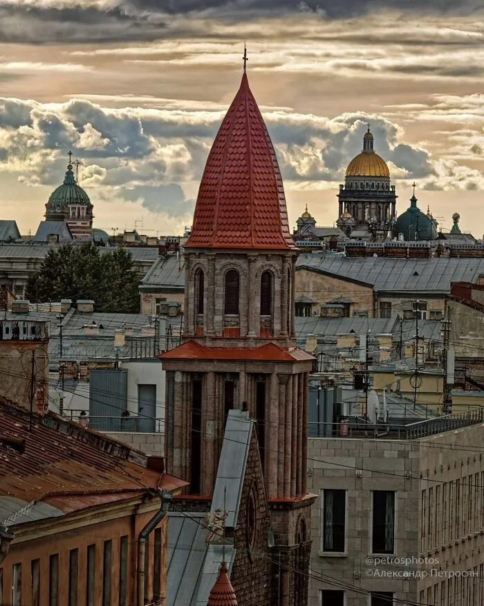 Saint Petersburg Photographer Documents The Bizarre Contrasts Of Russian Life (70 New Pics)
