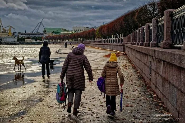 Saint Petersburg Photographer Documents The Bizarre Contrasts Of Russian Life (70 New Pics)