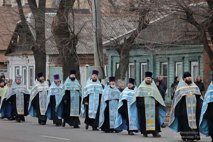 Saint Petersburg Photographer Documents The Bizarre Contrasts Of Russian Life (70 New Pics)