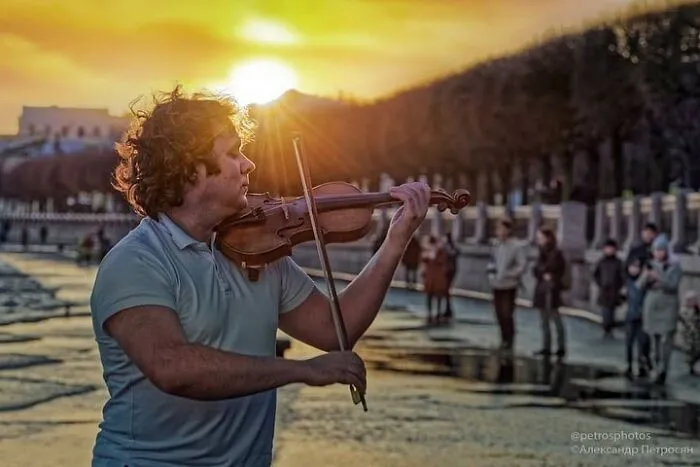 Saint Petersburg Photographer Documents The Bizarre Contrasts Of Russian Life (70 New Pics)