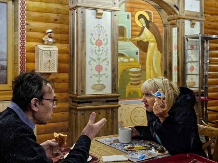 Saint Petersburg Photographer Documents The Bizarre Contrasts Of Russian Life (70 New Pics)