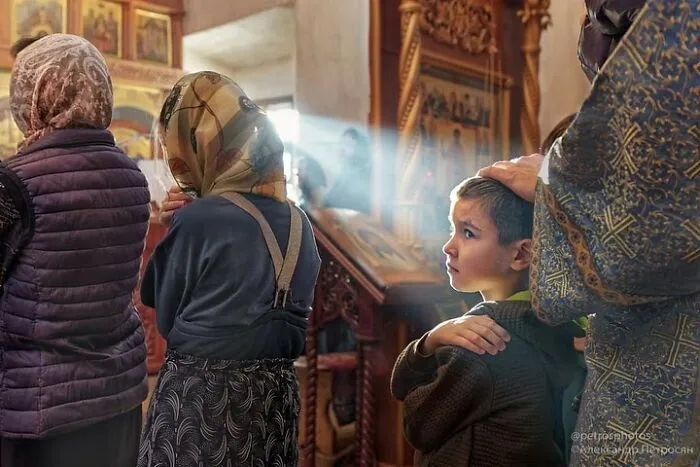 Saint Petersburg Photographer Documents The Bizarre Contrasts Of Russian Life (70 New Pics)