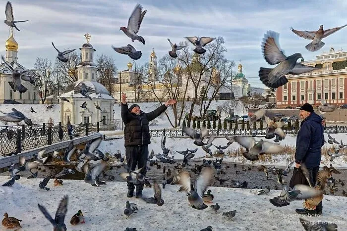 Saint Petersburg Photographer Documents The Bizarre Contrasts Of Russian Life (70 New Pics)