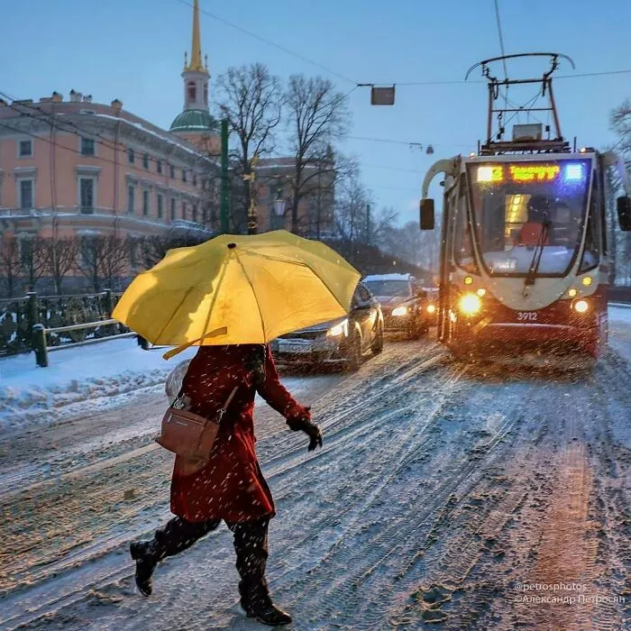Saint Petersburg Photographer Documents The Bizarre Contrasts Of Russian Life (70 New Pics)