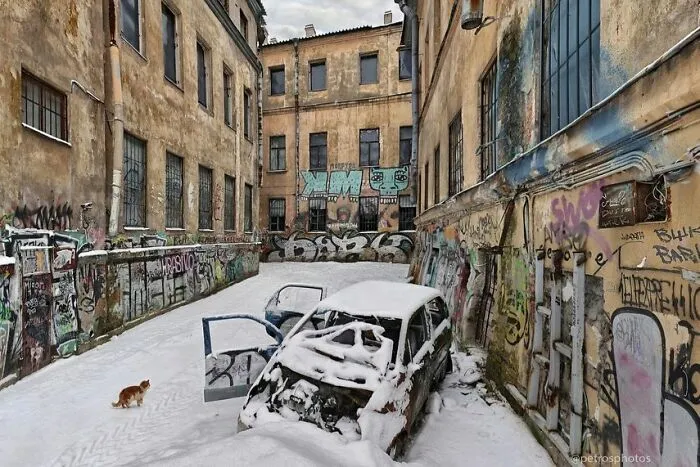 Saint Petersburg Photographer Documents The Bizarre Contrasts Of Russian Life (70 New Pics)