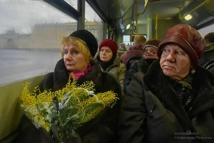 Saint Petersburg Photographer Documents The Bizarre Contrasts Of Russian Life (70 New Pics)
