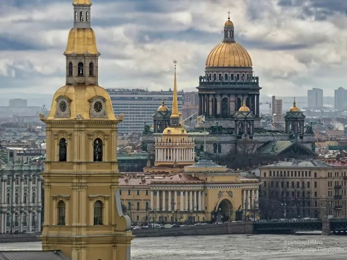 Saint Petersburg Photographer Documents The Bizarre Contrasts Of Russian Life (70 New Pics)