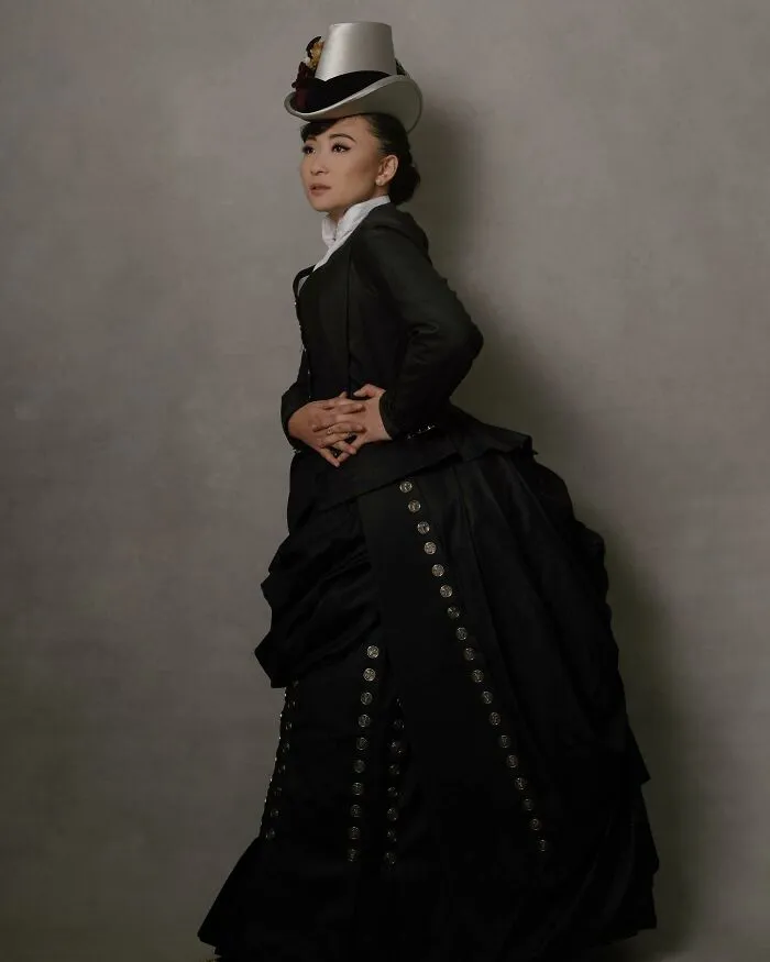 This Anesthesiologist Finds Relaxation In Recreating Historical Clothes (21 New Pics)