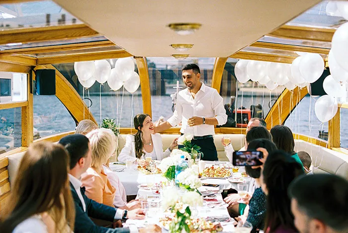 "What’s The Cringiest Thing You’ve Seen A Bride And Groom Do For Their Wedding?" (40 Answers)