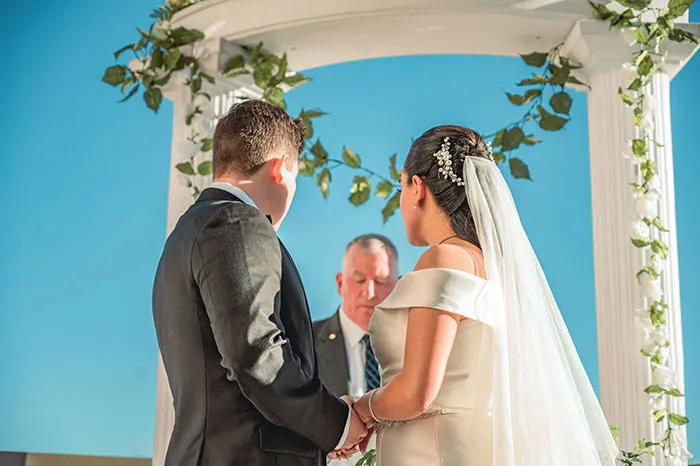 "What’s The Cringiest Thing You’ve Seen A Bride And Groom Do For Their Wedding?" (40 Answers)