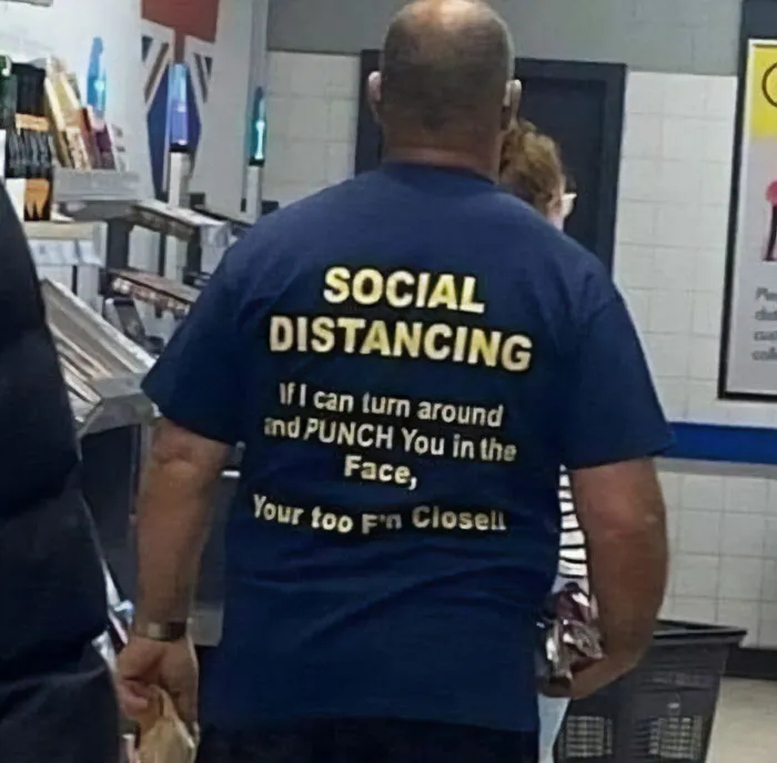 35 Camisetas "malditas" con mensajes tan raros que había que compartirlos