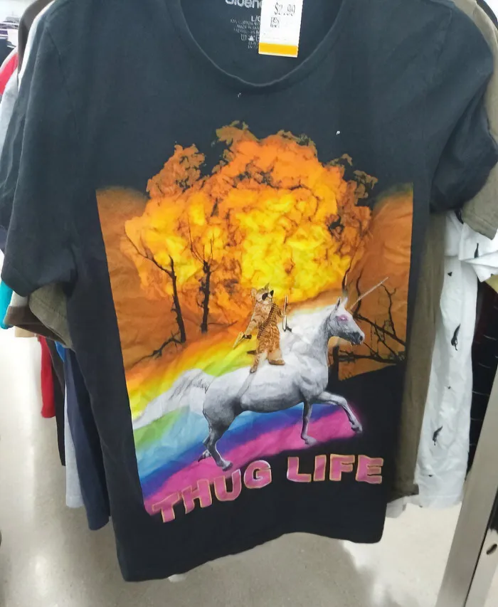 50 Times People Spotted The Most ‘Cursed Shirts’ In The Wild And Had To Share Them Online