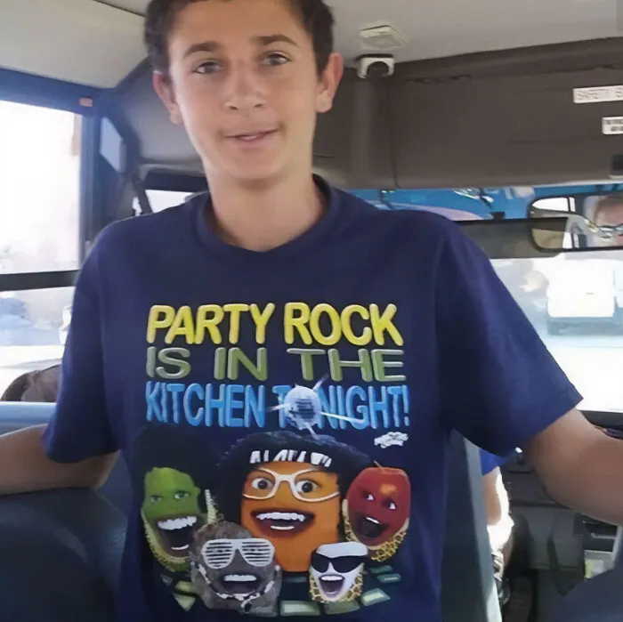 50 Times People Spotted The Most ‘Cursed Shirts’ In The Wild And Had To Share Them Online