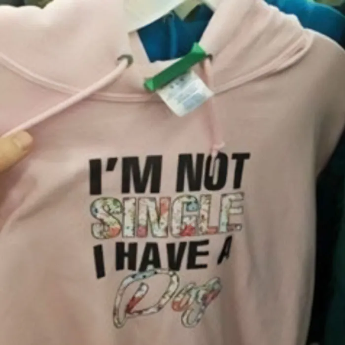 35 Camisetas "malditas" con mensajes tan raros que había que compartirlos