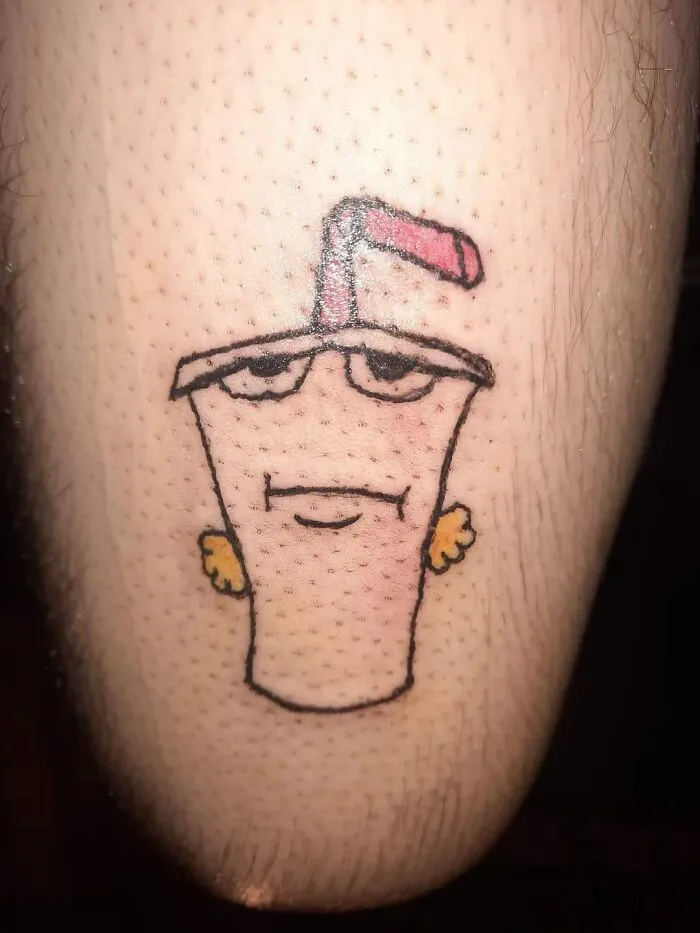 Dijo que le parecía bien un tatuaje gratis
