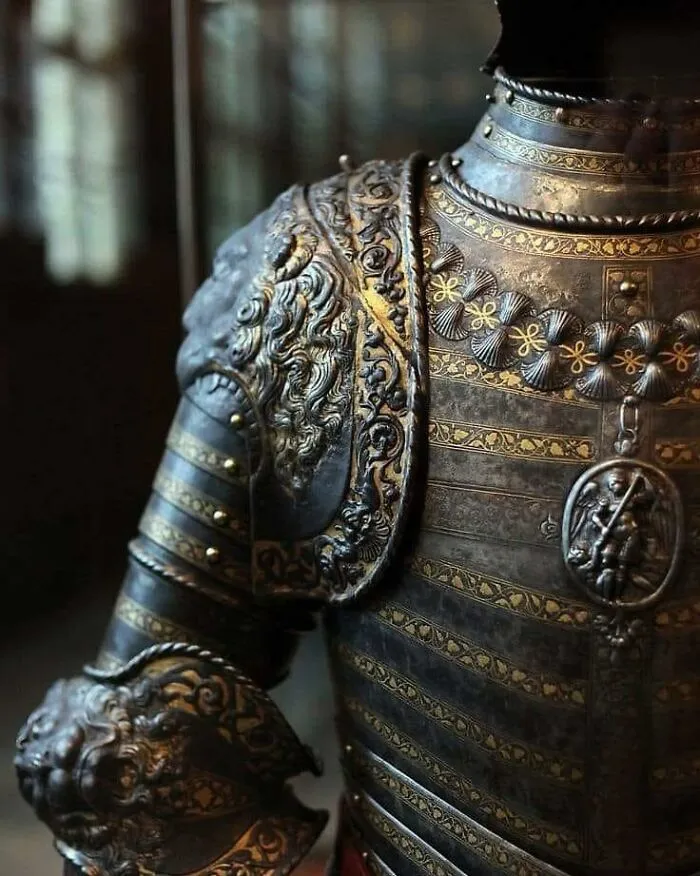 Detalle de la armadura del rey francés Enrique II, tiene 500 años