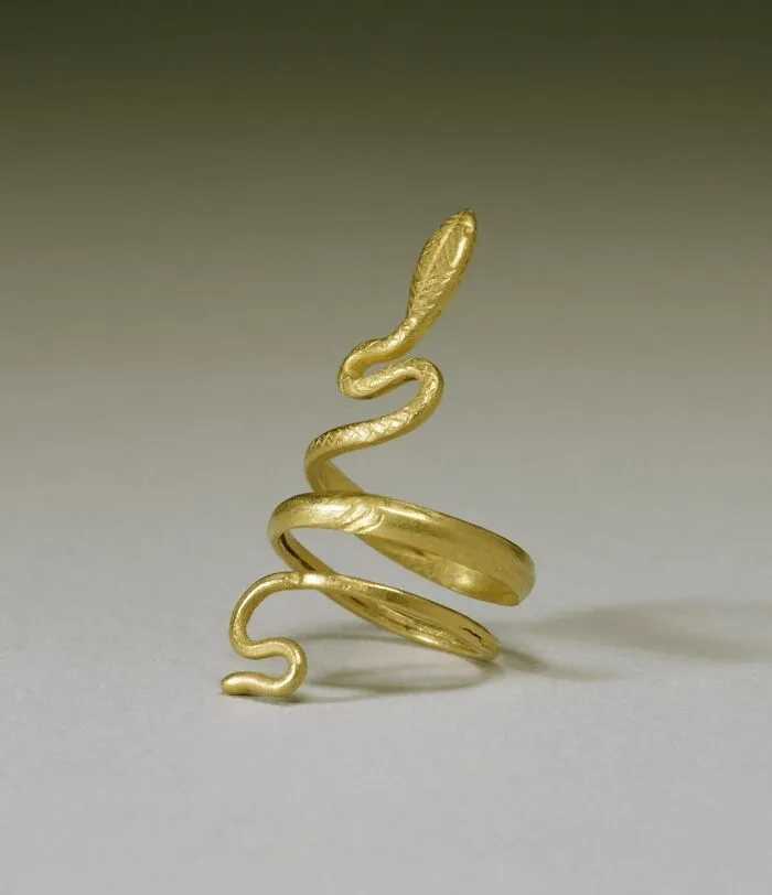 Anillo de oro romano en forma de serpiente, tiene 2000 años