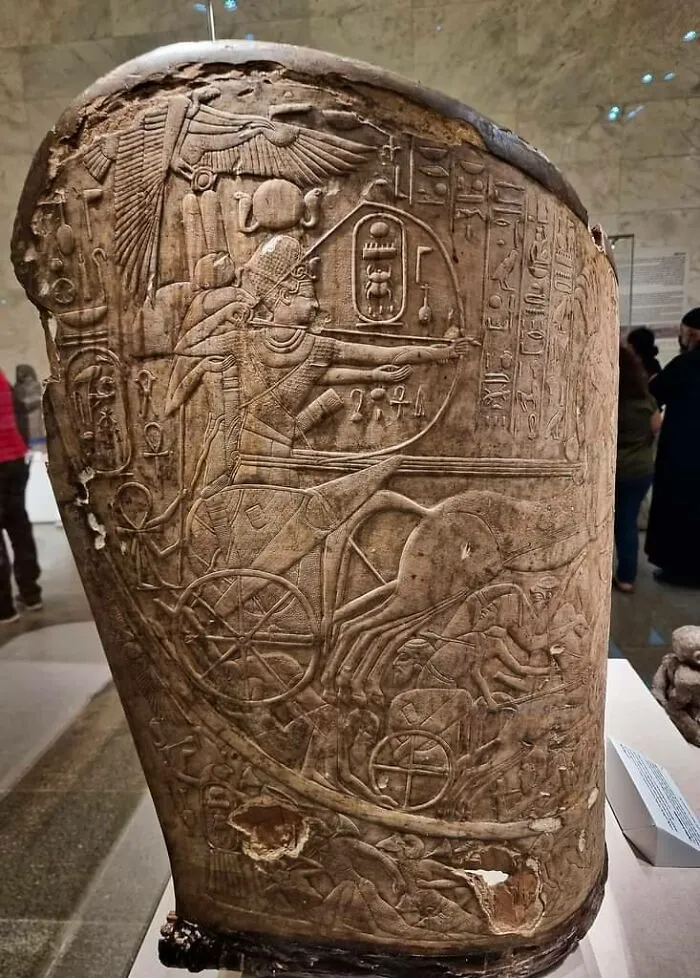 Carruaje del faraón Tutmosis IV (1401-1388 a.C.), descubierto en su tumba en Luxor, Egipto