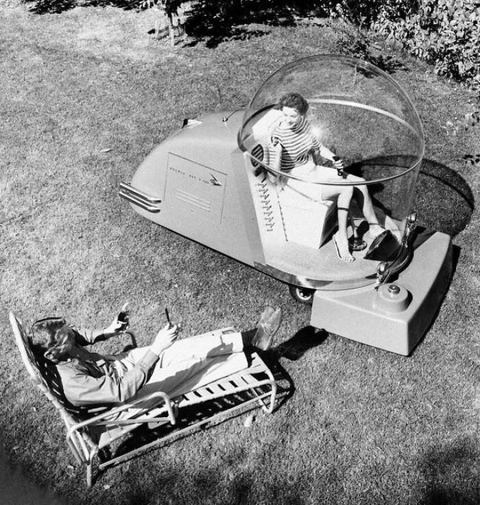 Cortacésped con aire acondicionado, 1950 aprox.