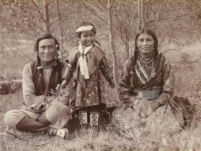 Stoney First Nation Member, Guide Samson Beaver With His Wife Leah And Their Daughter Frances Louise, 1907. (Photo Taken By Mary Schäffer)