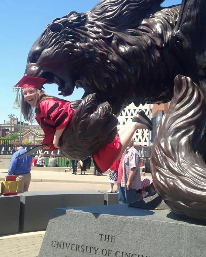 People-Having-Fun-Statues