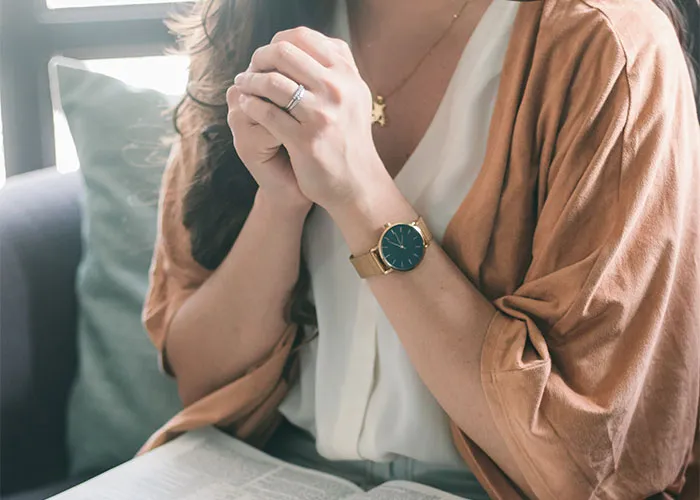“What's Something Subtle That Instantly Gives You Bad Vibes About Someone?” (40 Answers)