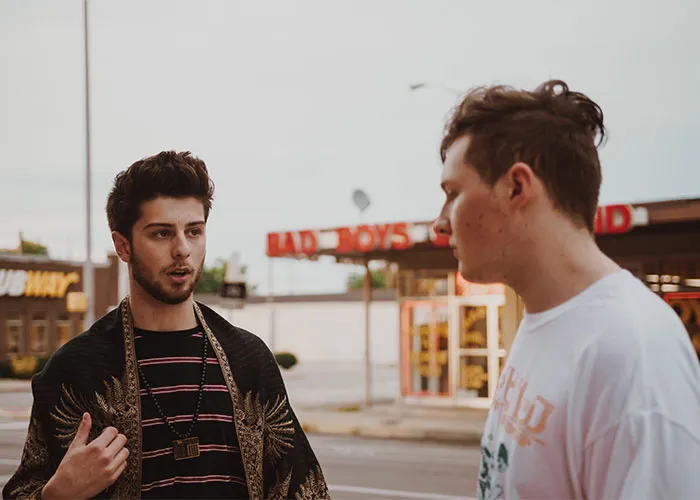 “What's Something Subtle That Instantly Gives You Bad Vibes About Someone?” (40 Answers)