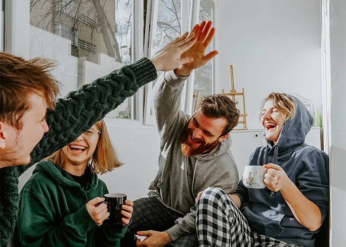 “What's Something Subtle That Instantly Gives You Bad Vibes About Someone?” (40 Answers)