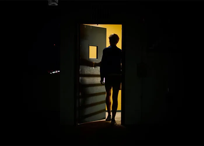“What's Something Subtle That Instantly Gives You Bad Vibes About Someone?” (40 Answers)