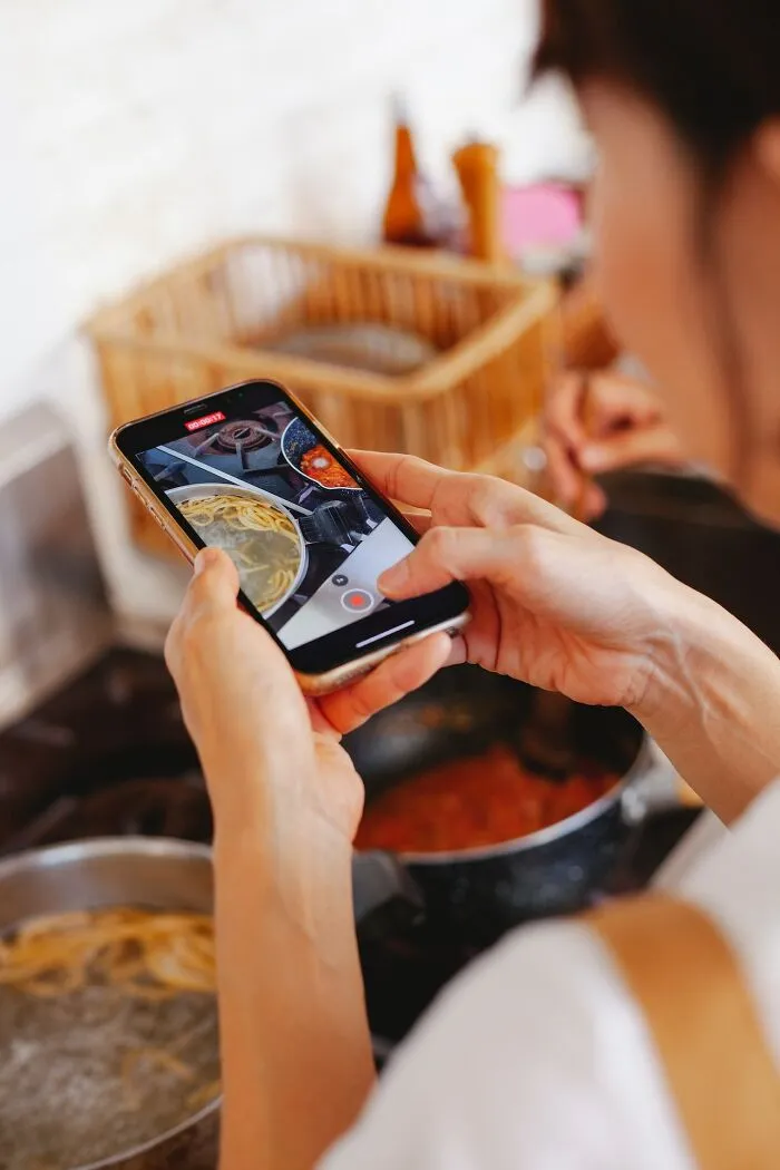 People Who Know Influencers In Real Life Are Revealing What Their Lives Are Really Like (30 Answers)