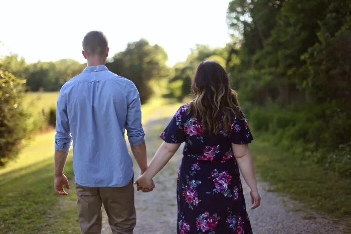 "What Screams 'We Are Not Going To Last Long' For Couples?" (50 Answers)